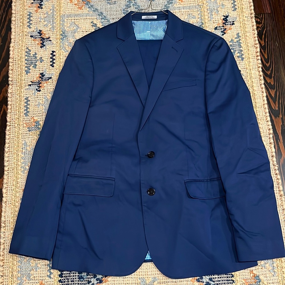 Mens. Express brand Blue suit fitted. Pants size 34/30. Jacket size 40 regular.